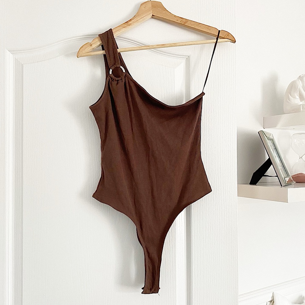 3/30$🤍 URBAN PLANET | Brown ribbed one shoulder bodysuit